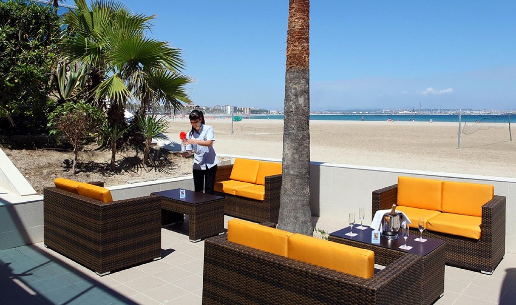 Golden Donaire Beach: Terrace