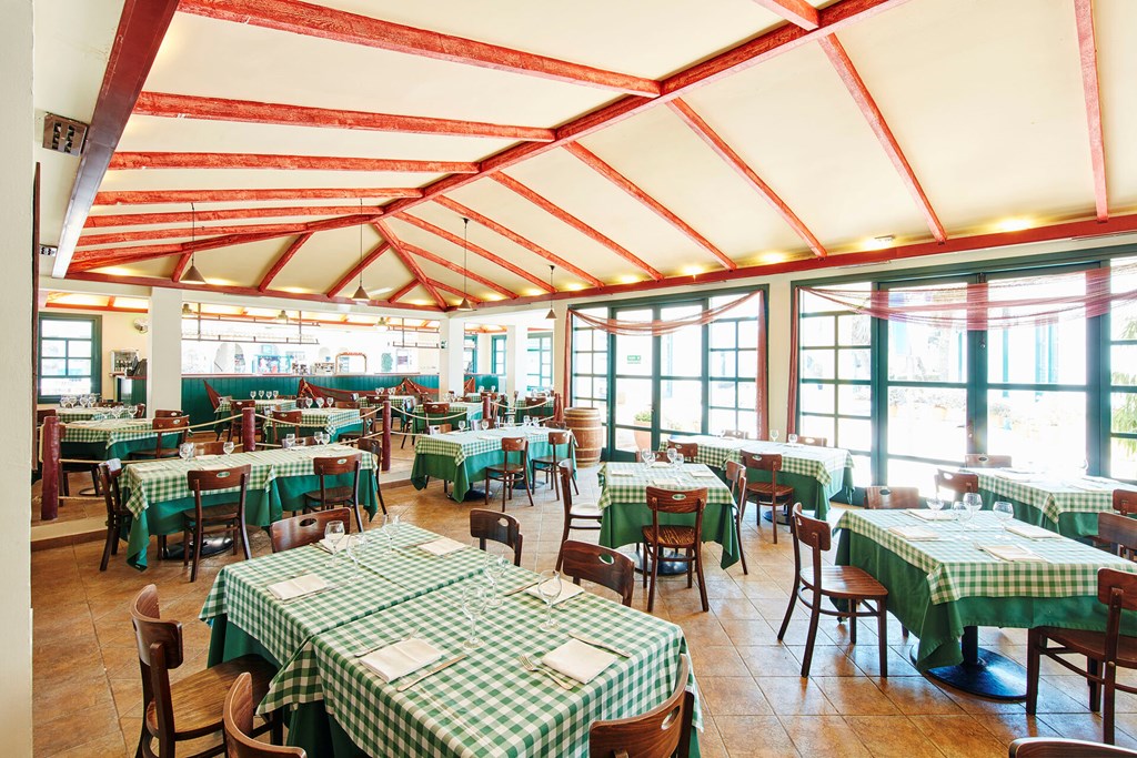 PortAventura Hotel Includes PortAventura Tickets: Restaurant