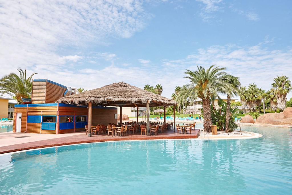 Portaventura Hotel Caribe + Tickets Included: Bar