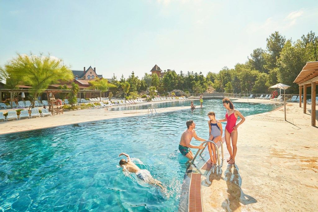 PortAventura Hotel Gold River + Ticket Included: Pool