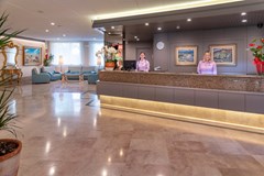 4R Playa Park: Lobby - photo 27