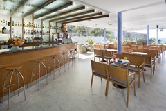 4R Salou Park Resort I: Bar - photo 28