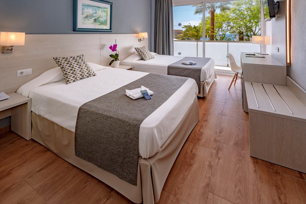 4R Salou Park Resort I: Room JUNIOR SUITE STANDARD