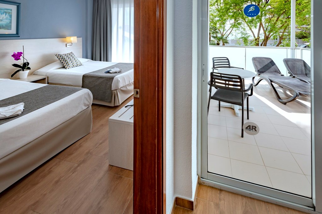 4R Salou Park Resort I: Room JUNIOR SUITE STANDARD