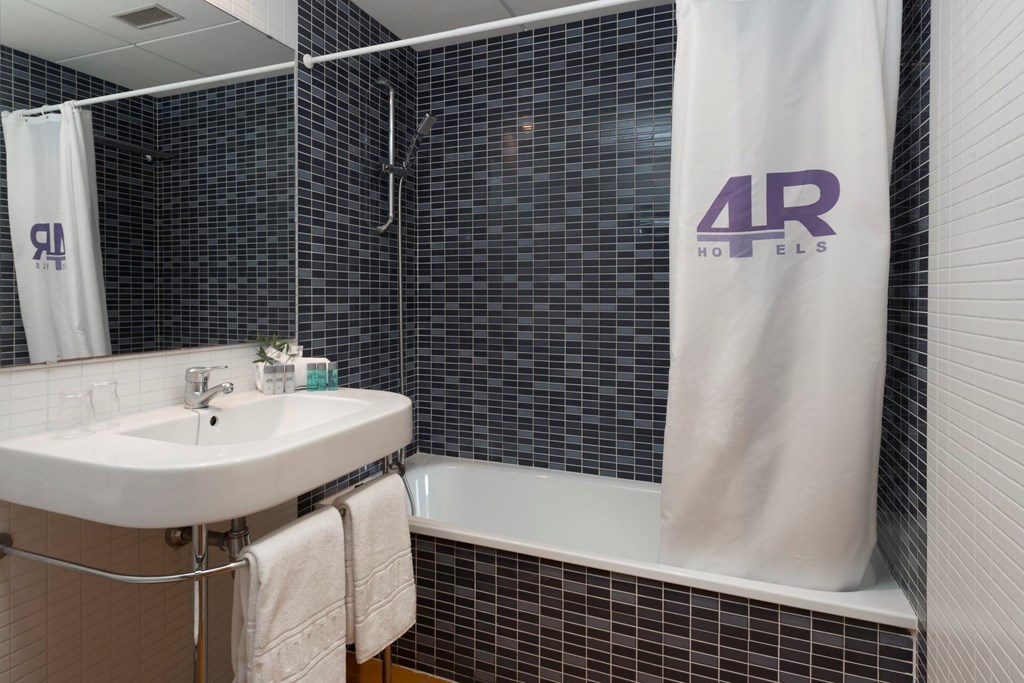 4R Salou Park Resort II: Room Double or Twin STANDARD