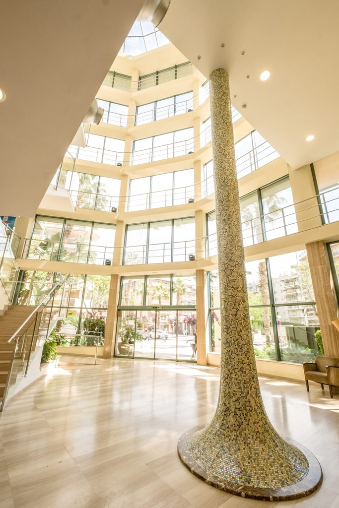 California Palace: Lobby