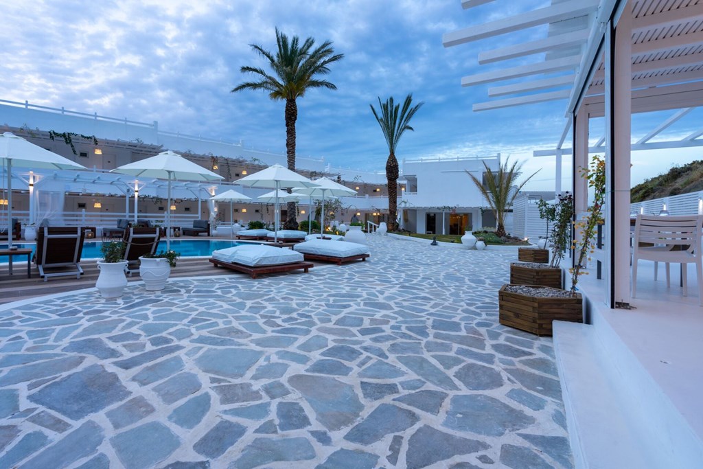 Aloe Plus Hotel: Terrace