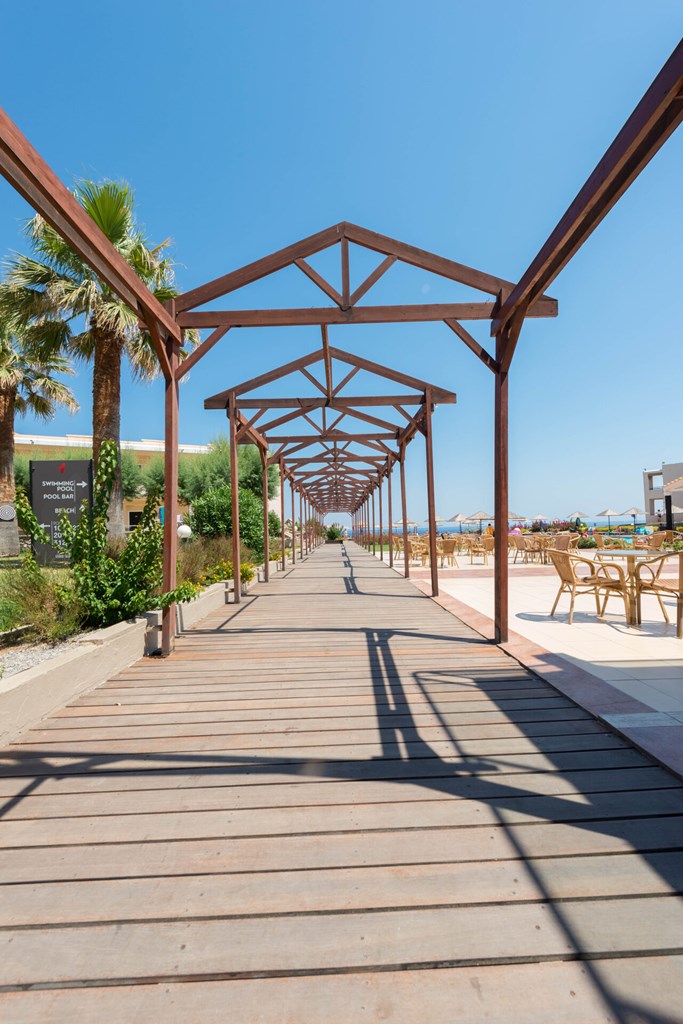 Lutania Beach: Terrace