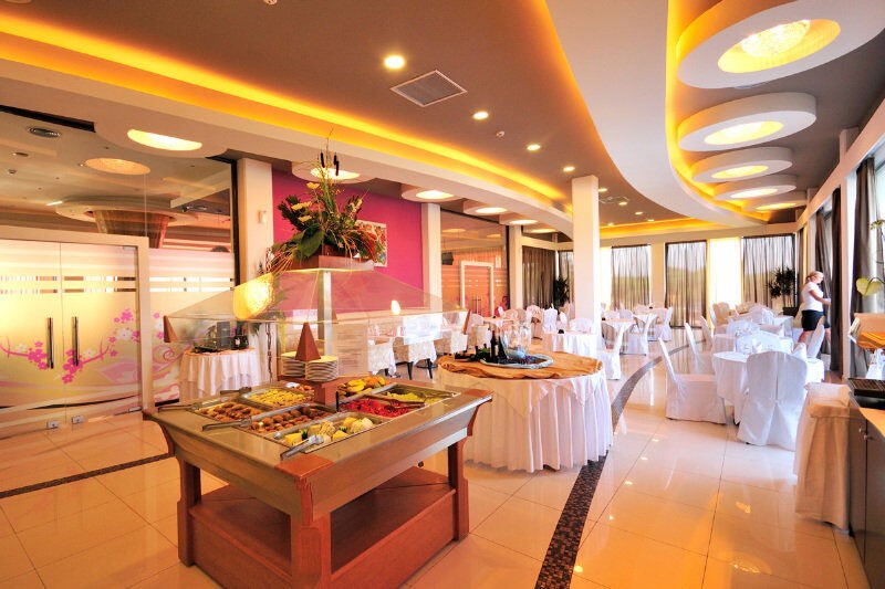 Afandou Bay Resort Suites: Restaurant