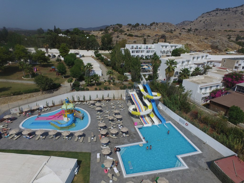 Ellia Hotel: General view