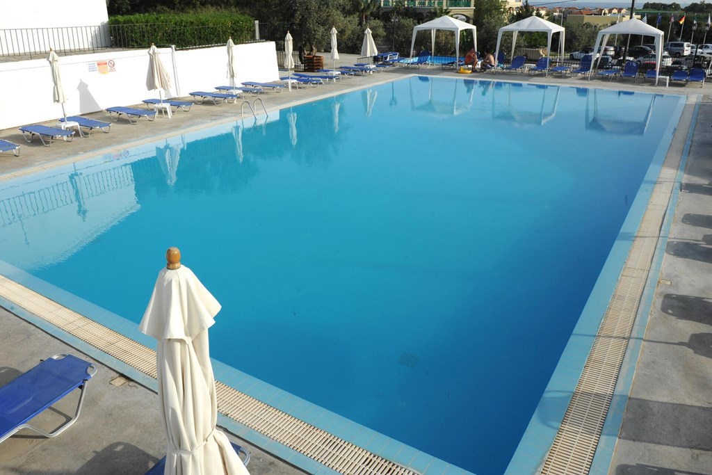 Ellia Hotel: Pool