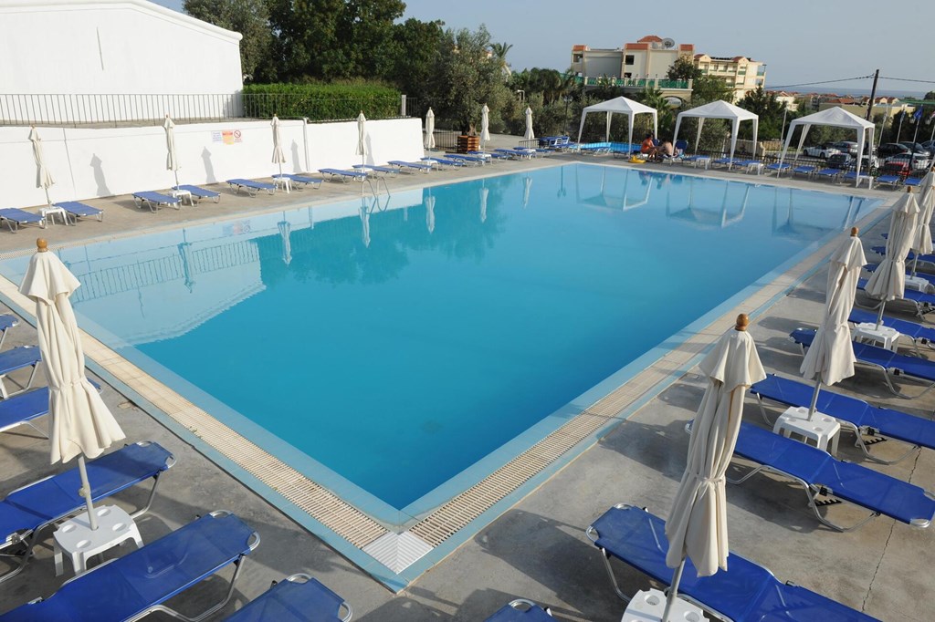 Ellia Hotel: Pool