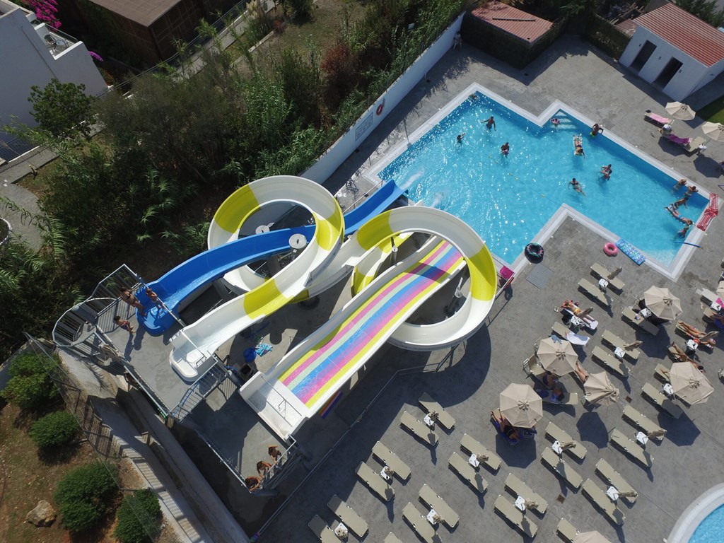 Ellia Hotel: Pool