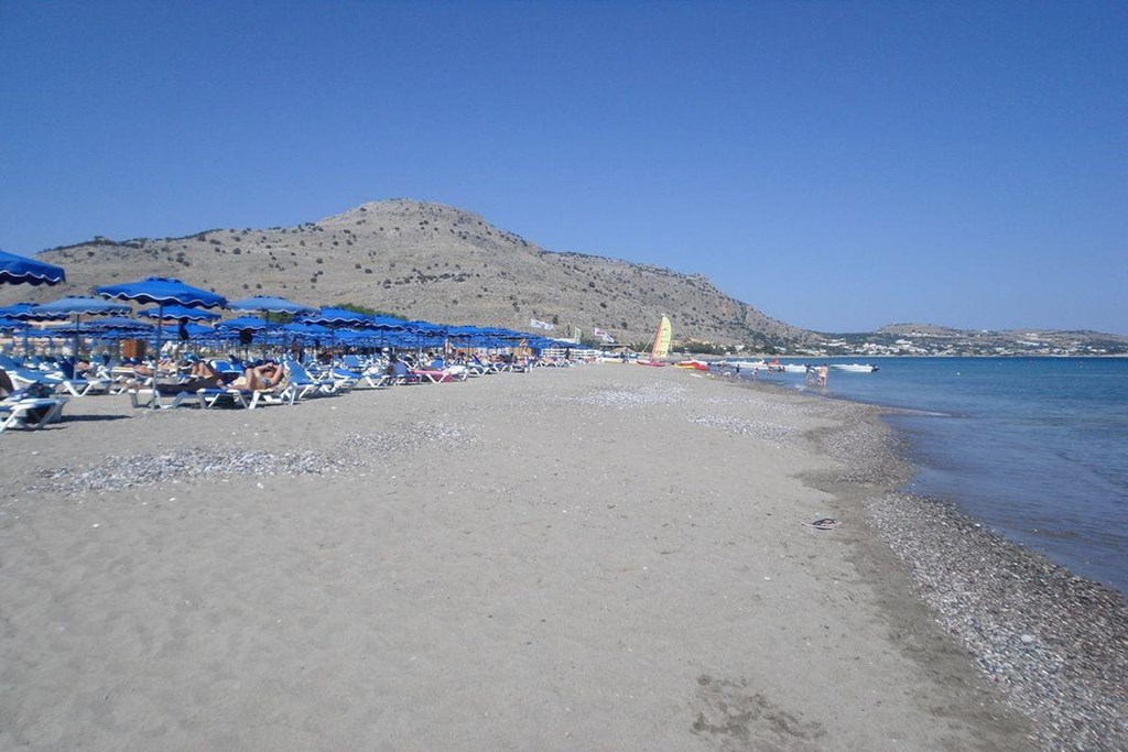 Ellia Hotel: Beach