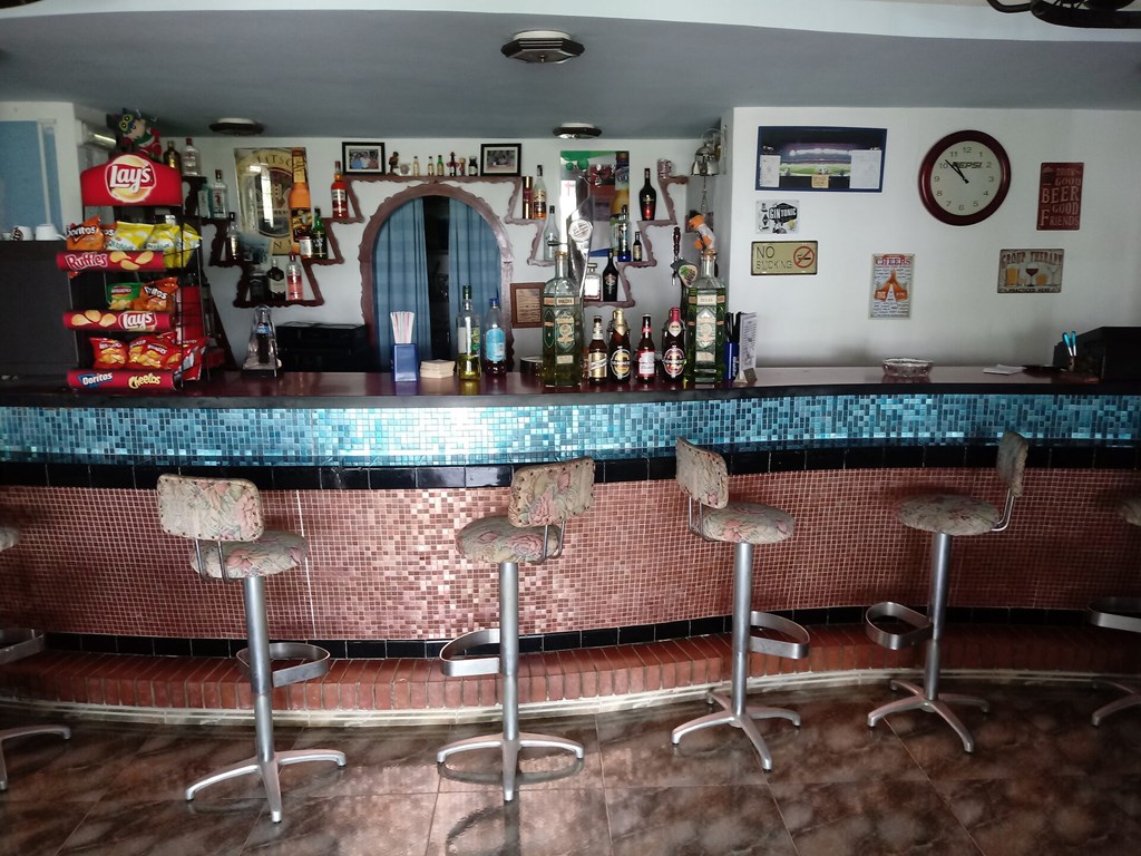 Oasis D'or: Bar