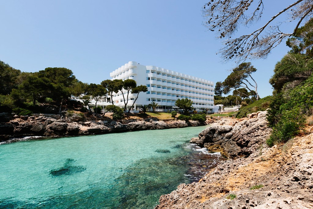 Aluasoul Mallorca Resort - Adults Only: Beach