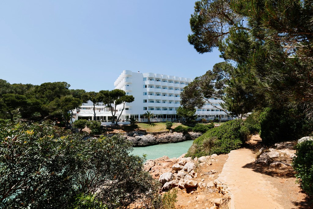 Aluasoul Mallorca Resort - Adults Only: Beach