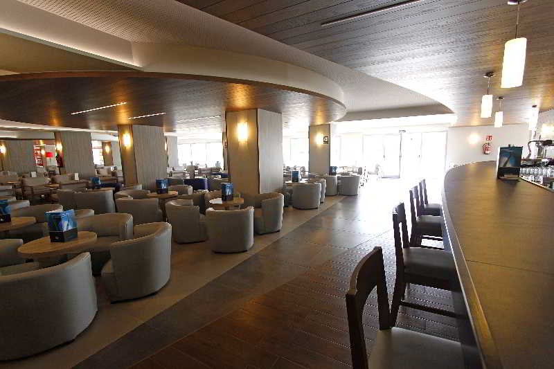 BG Tonga Design Hotel & Suites: Bar