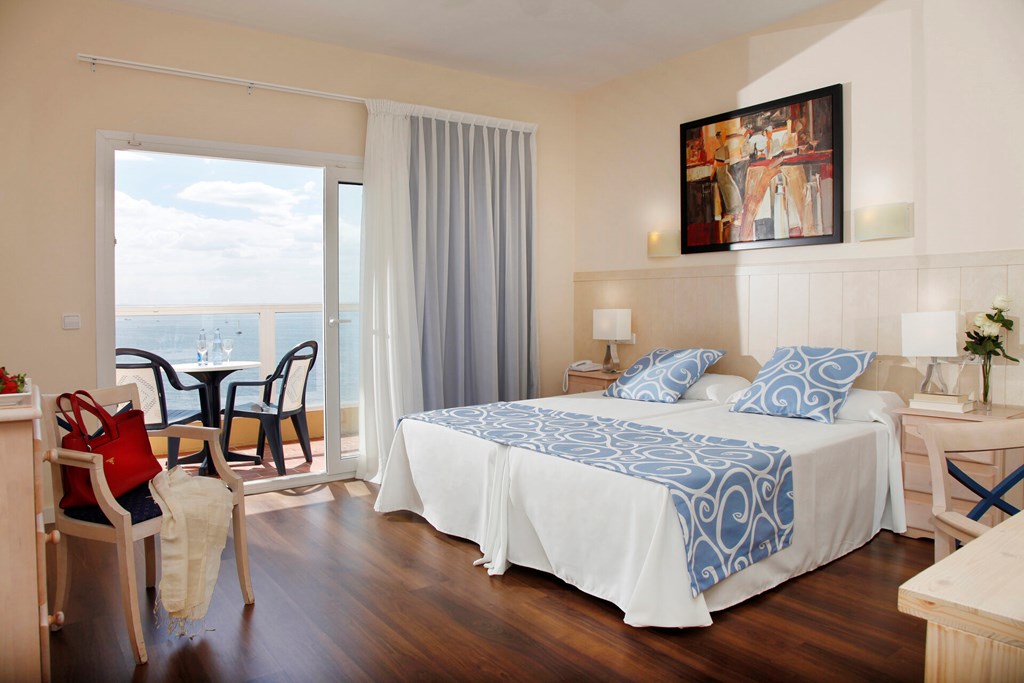 Roc Illetas: Room Double or Twin SIDE SEA VIEW