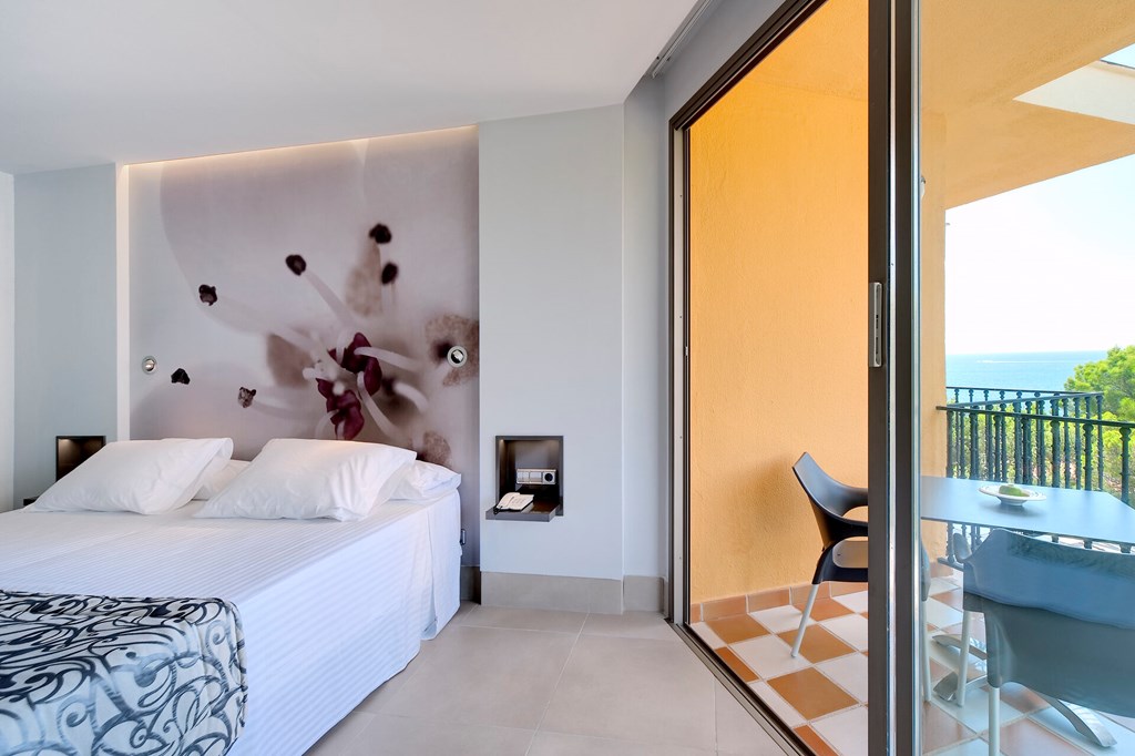 Barcelo Illetas Albatros: Room Double or Twin SIDE SEA VIEW