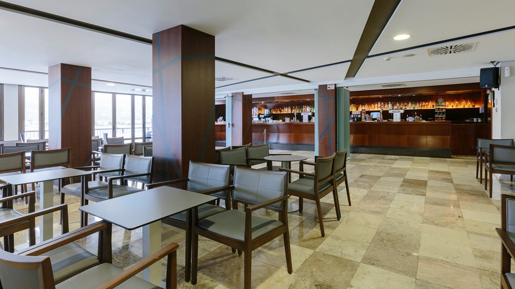 Alua Hawaii Mallorca & Suites: Bar