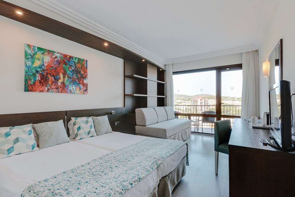 Alua Hawaii Mallorca & Suites: Room FAMILY ROOM CAPACITY 2