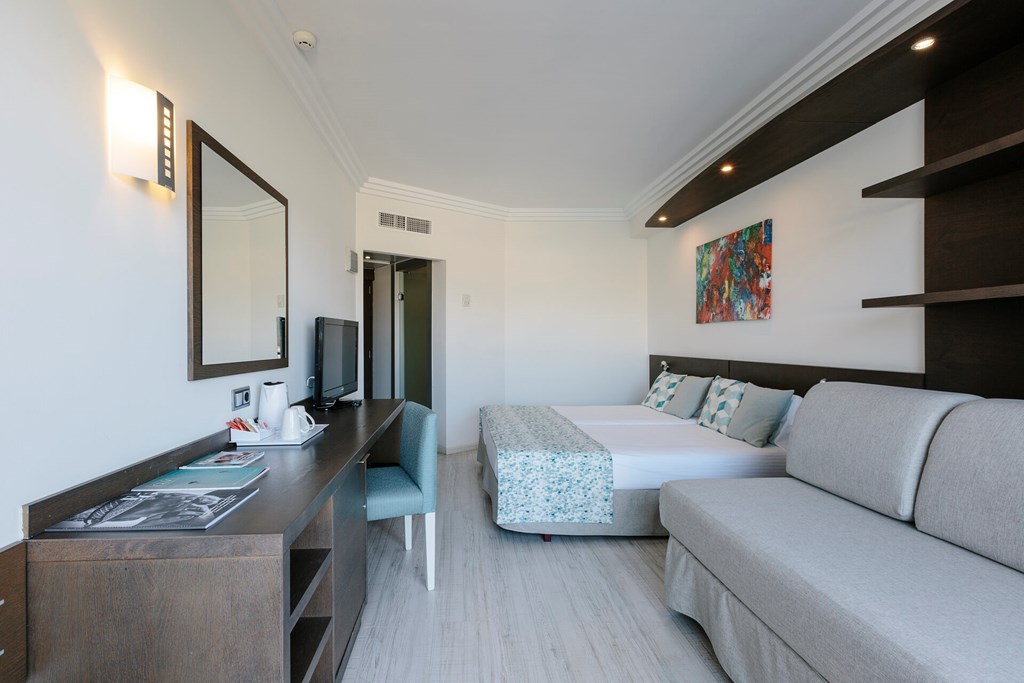 Alua Hawaii Mallorca & Suites: Room FAMILY ROOM CAPACITY 2