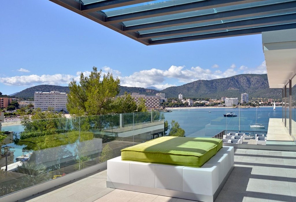 Alua Hawaii Mallorca & Suites: Terrace