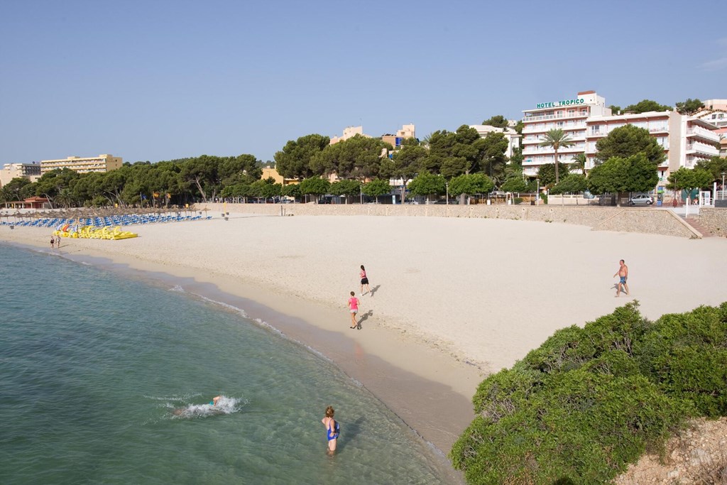 Tropico Playa: Beach