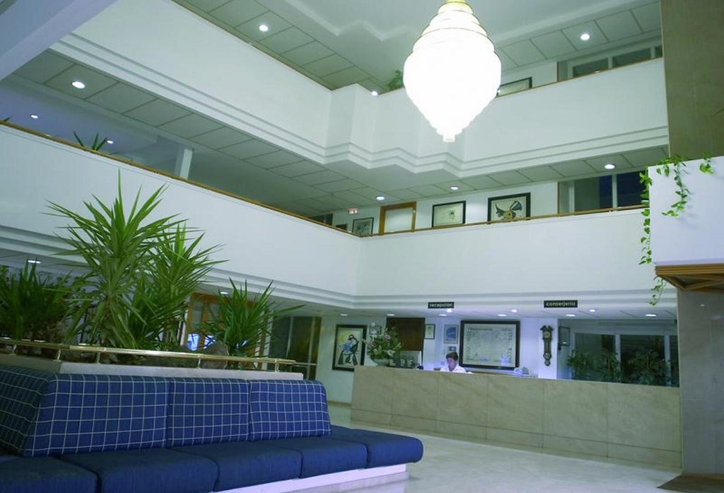 Ponent Mar: Lobby