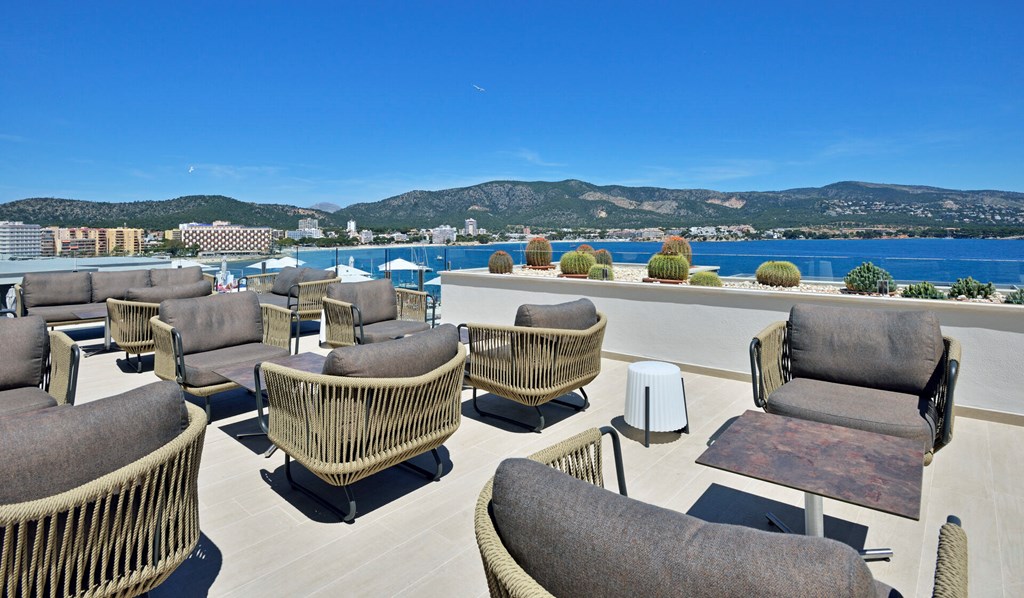 Alua Palmanova Bay: Terrace