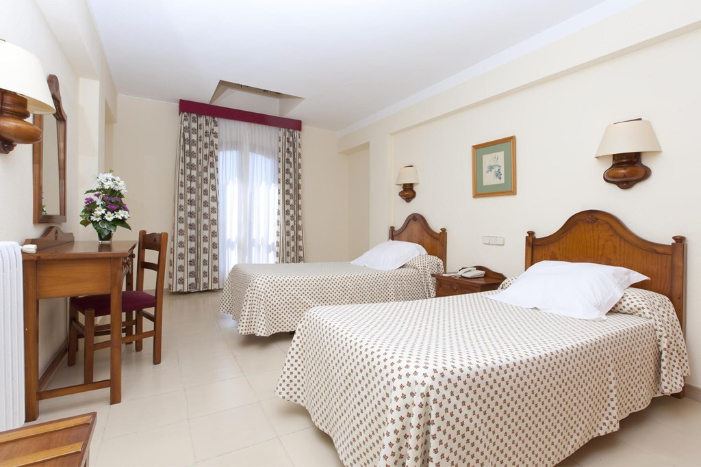 Valentin Paguera Hotel & Suites: Room