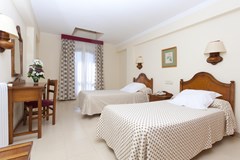 Valentin Paguera Hotel & Suites: Room - photo 17