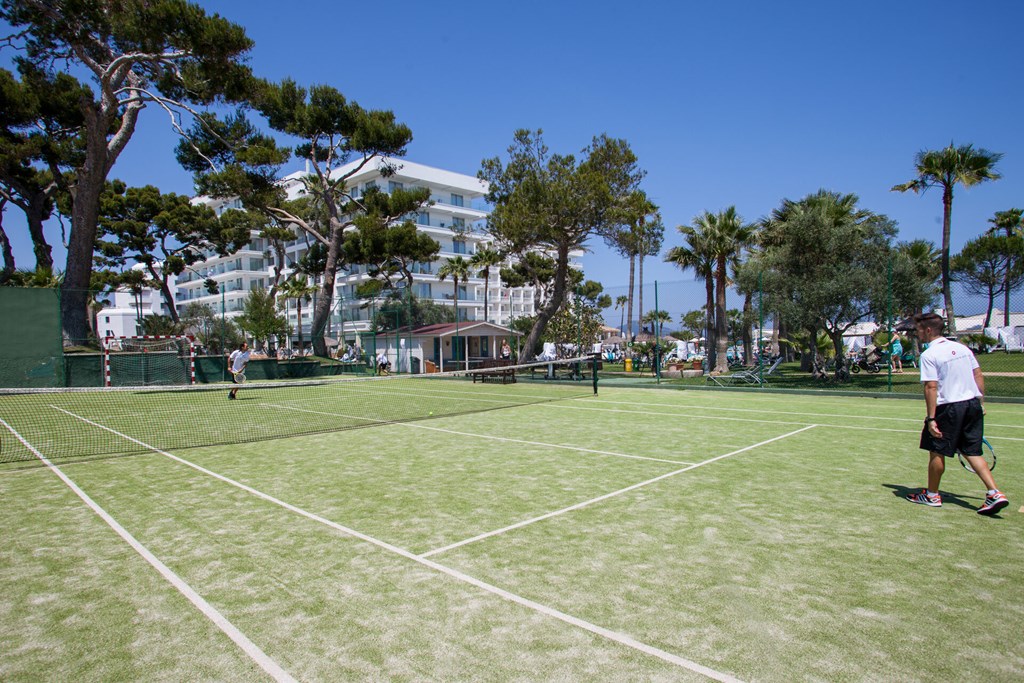 Playa Esperanza Resort: Sports and Entertainment