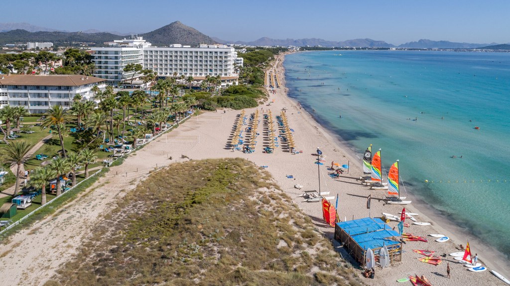 Playa Esperanza Resort: Beach