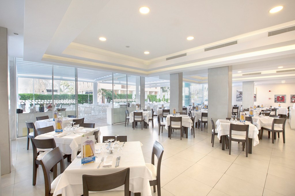 Mar Hotels Playa de Muro Suites: Restaurant