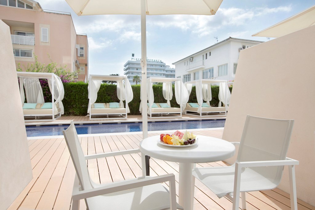 Mar Hotels Playa de Muro Suites: Terrace