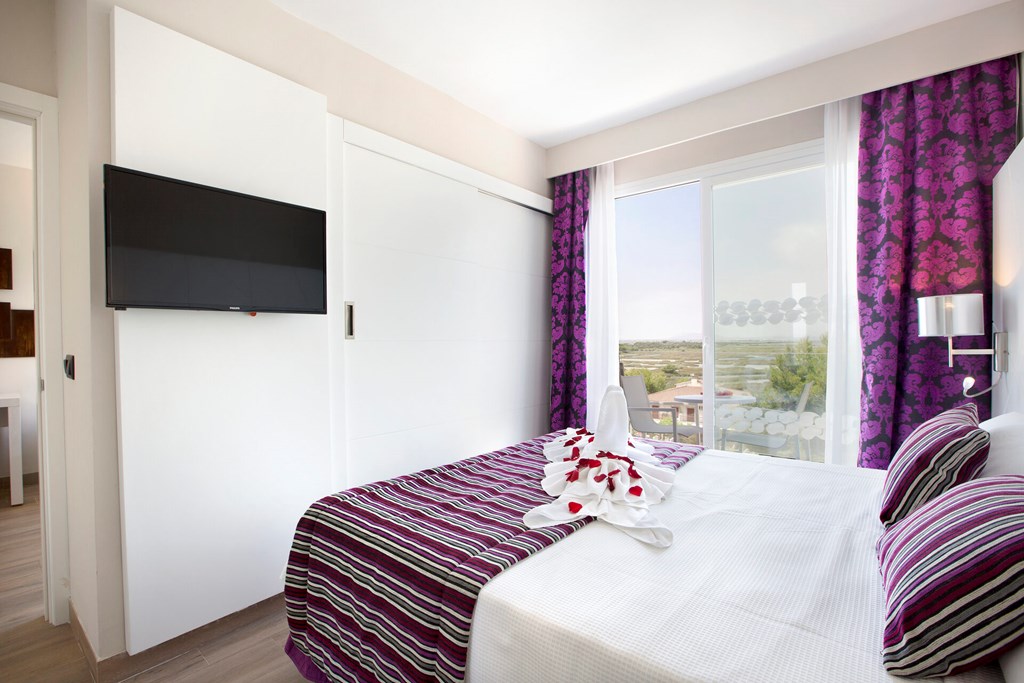 Mar Hotels Playa de Muro Suites: Room