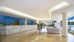 THB Maria Isabel: Lobby - photo 1