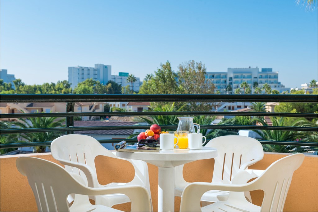 Aparthotel Alcudia Beach: General view