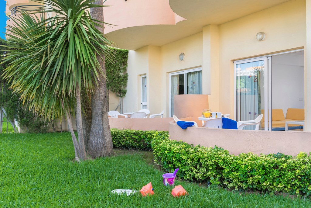 Aparthotel Alcudia Beach: General view