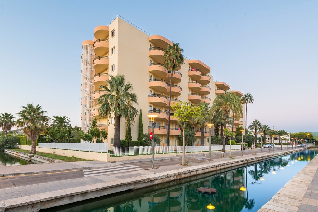 Aparthotel Alcudia Beach: General view