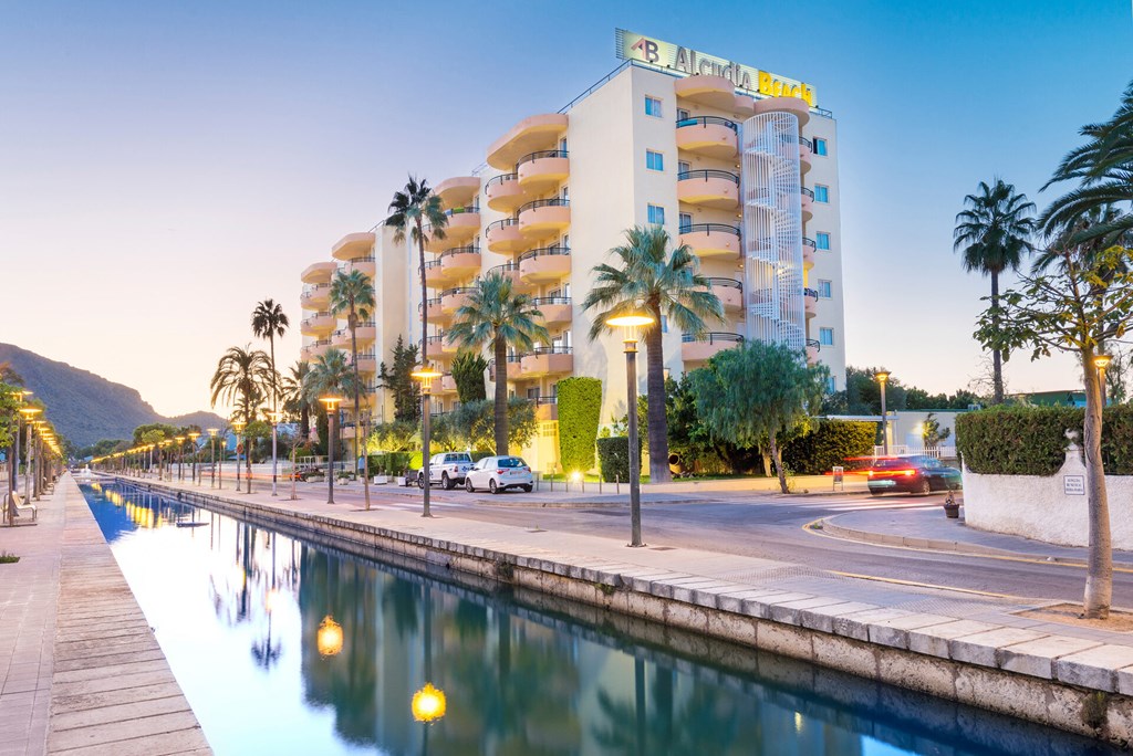 Aparthotel Alcudia Beach: General view