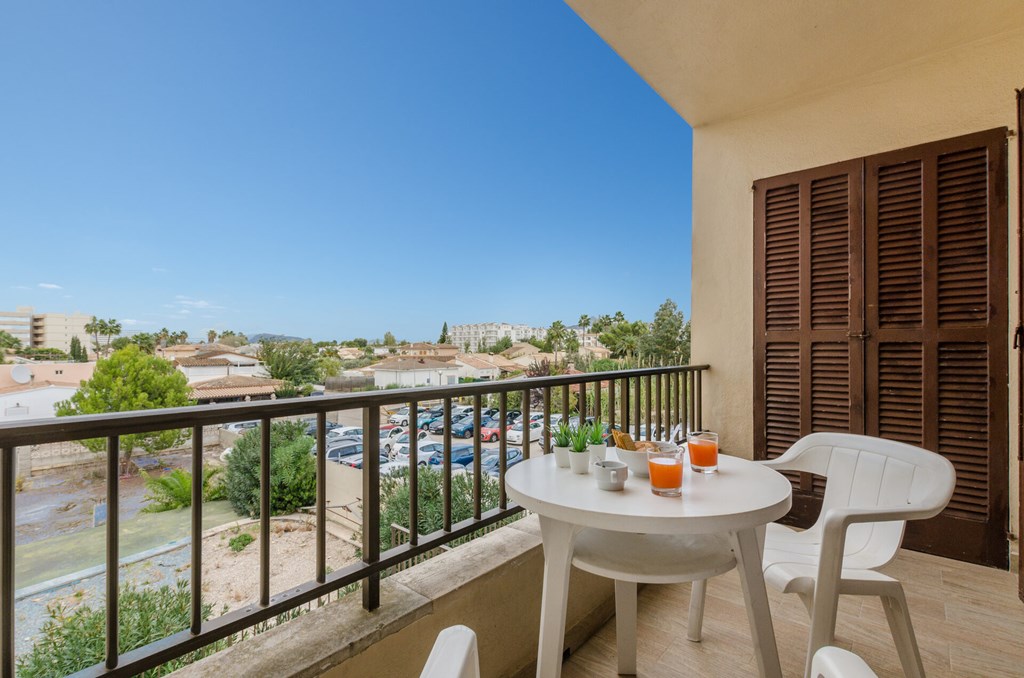 Apartamentos Yourhouse Alcudia: Room APARTMENT GARDEN VIEW WITH BALCONY