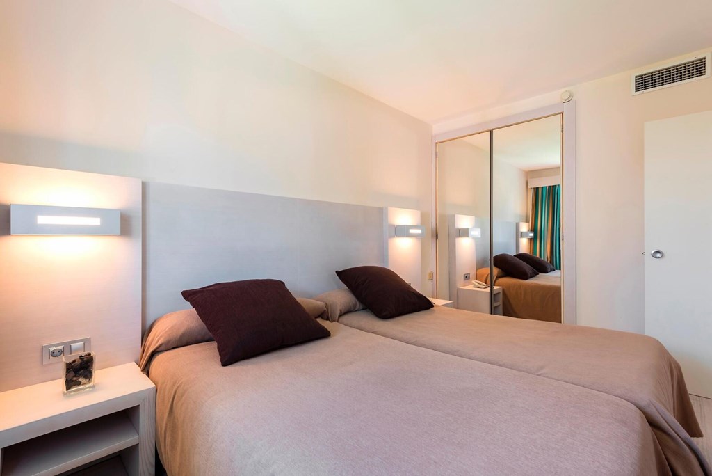 Alcudia Garden: Room