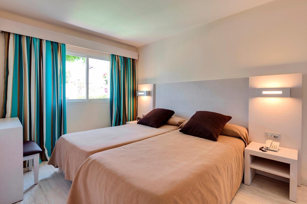 Alcudia Garden: Room