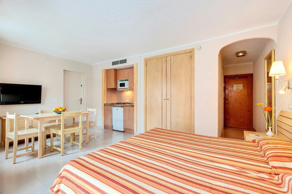 Alcudia Garden: Room