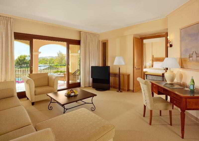 The St. Regis Mardavall Resort: Room