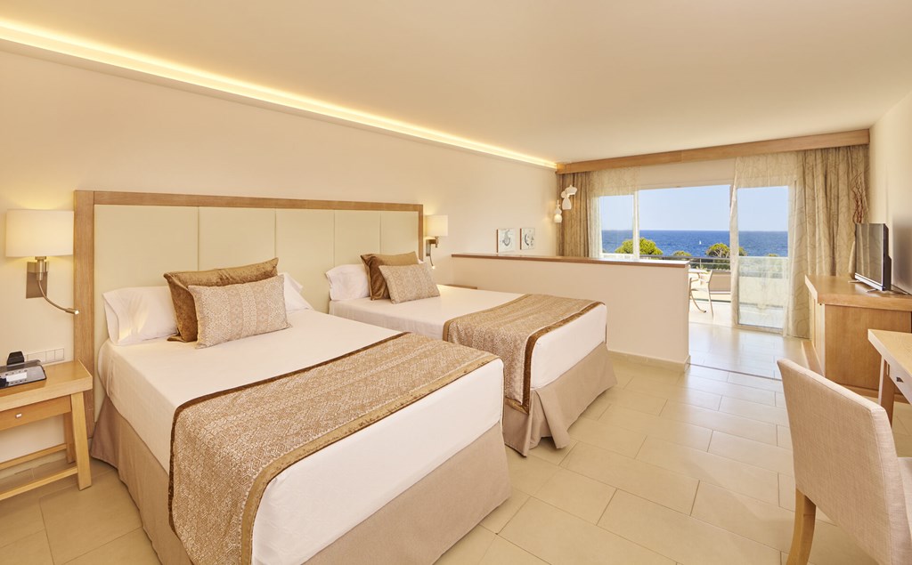 Blau PortoPetro Beach Resort & Spa: Room JUNIOR SUITE SEA VIEW