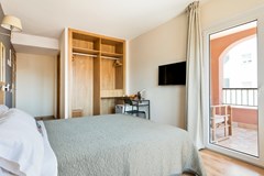 Santa Ponsa Pins: Room - photo 13